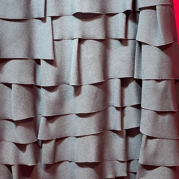 FOREVER 21 BLACK & GRAY RUFFLE DRESS SIZE M - Picture 5 of 10